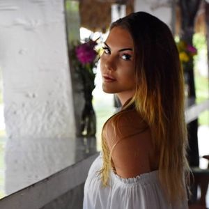 Meet your Posher, Mikaella